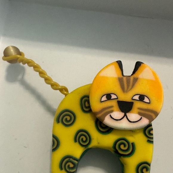 Vintage Yellow and Green Cat Brooch - Picture 2 of 8